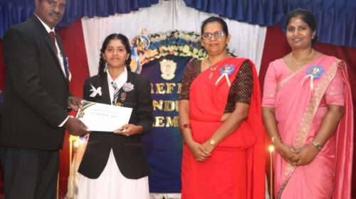 அபிராமி வித்தியாலயத்தில் மாணவத் தலைவர்களுக்கு சின்னம் சூட்டும் வைபவம்