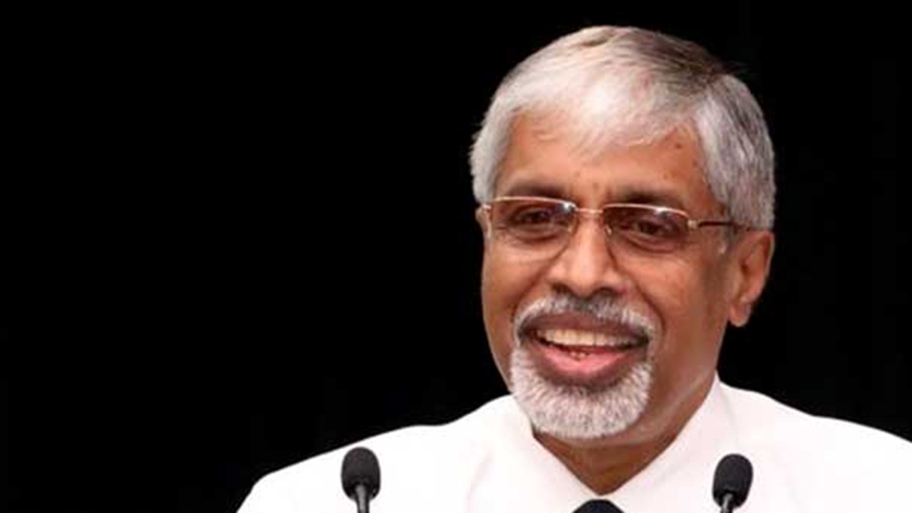 நீண்டகாலம் பணியாற்றிய மத்திய மாகாண ஆளுநர் இராஜினாமா செய்துள்ளார்.