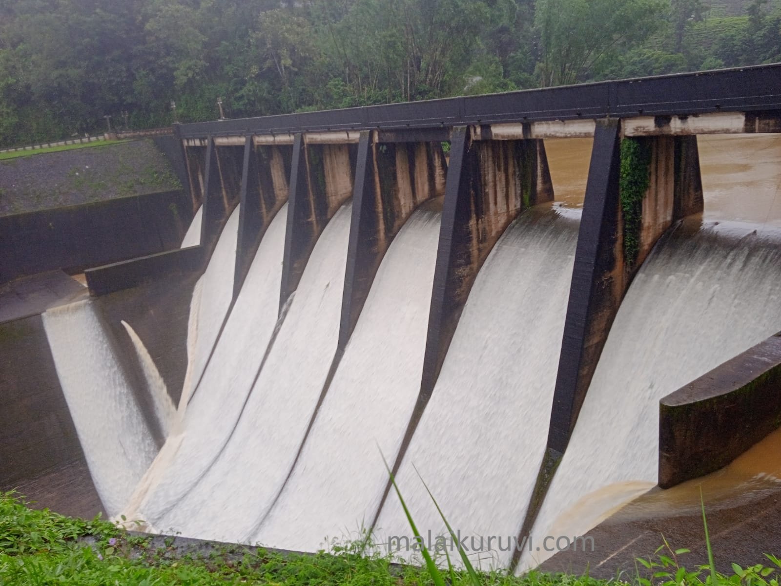 கனமழையால் மலையக நீர்த்தேக்கங்களின் நீர்மட்டம் உயர்வு