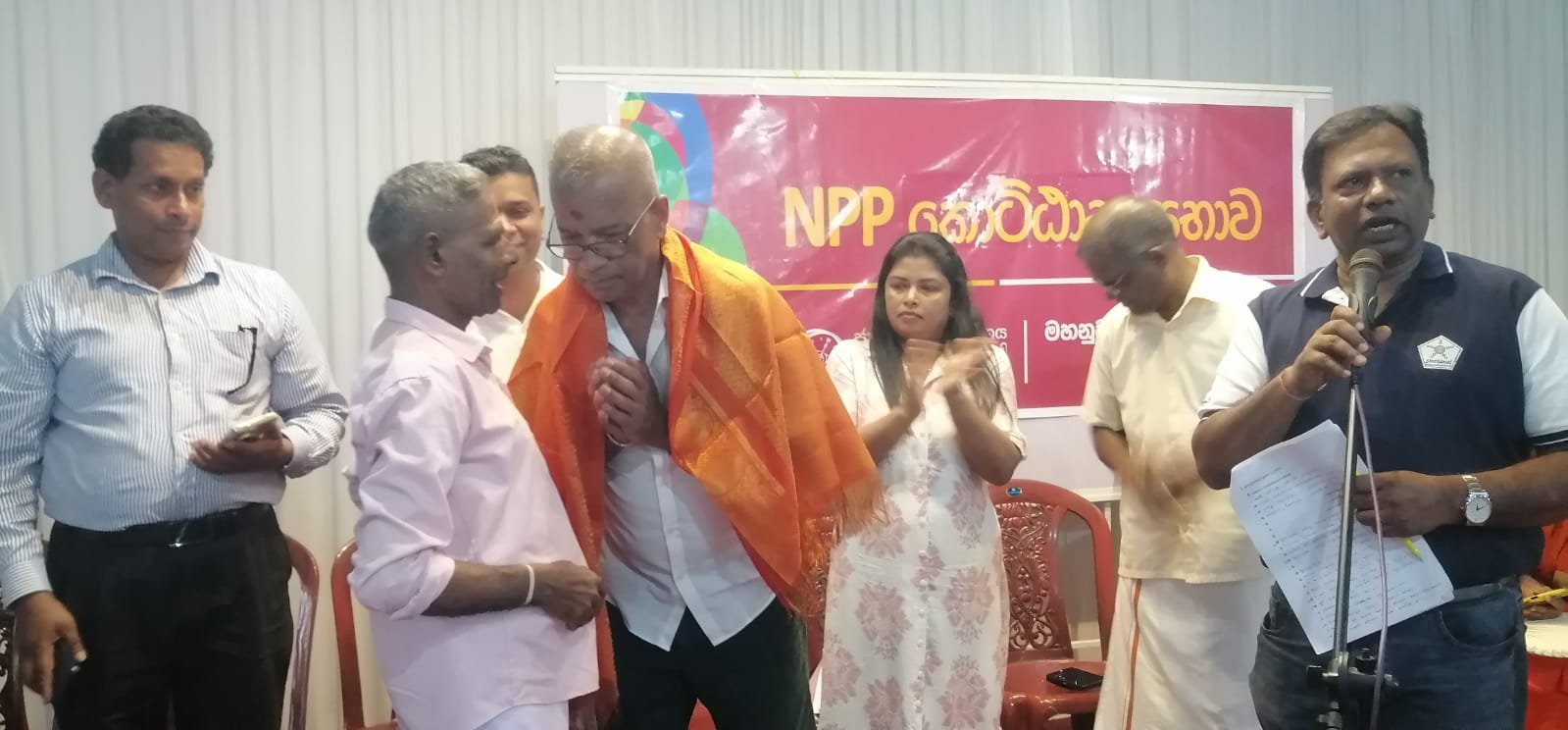 அரசியல்வாதிகளின் ஊழலால் நாடு வங்குரோத்து அடைந்தது