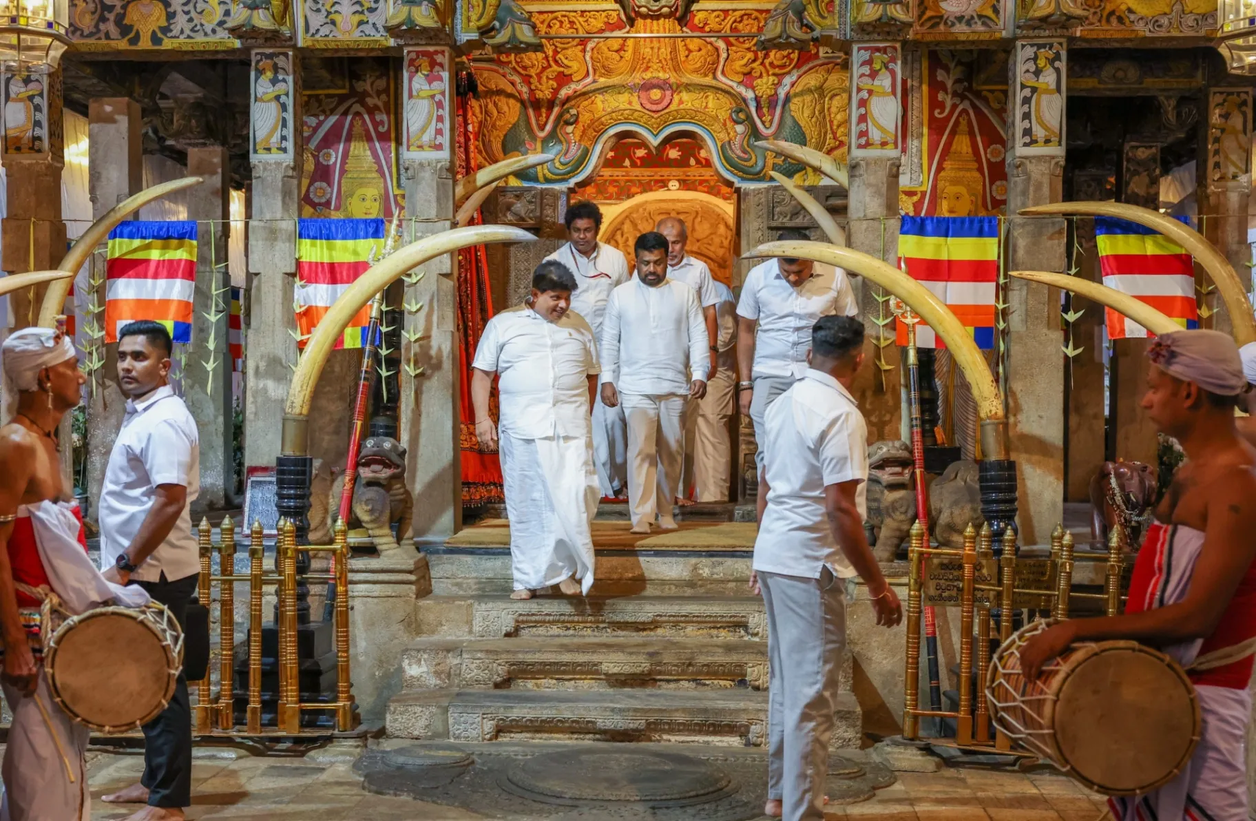 கண்டி ஶ்ரீ தலதா மாளிகையில் ஜனாதிபதி வழிபாடு