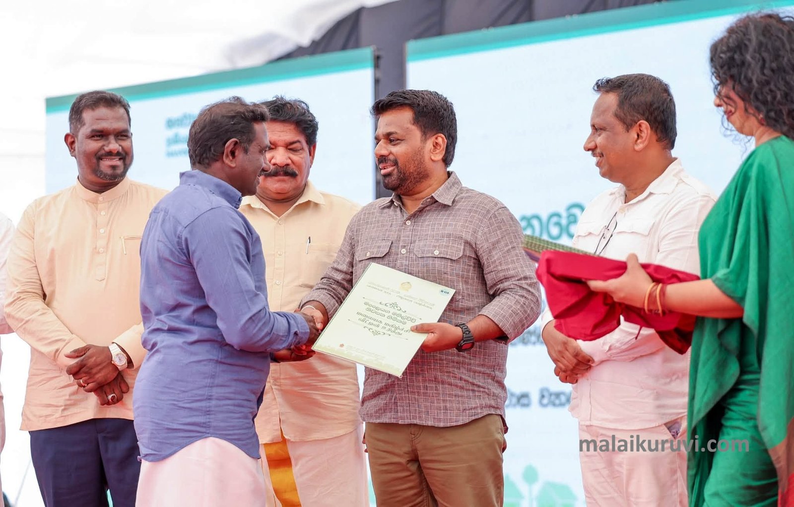 கபரகலையில் 50 குடும்பங்களுக்கு காணி உரிமையுடன் புதிய வீடுகள்