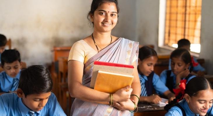 எட்டு ஆண்டுகளுக்கு மேலாக ஒரே இடத்தில் பணியாற்றும் ஆசிரியர்களுக்கு இடமாற்றம்