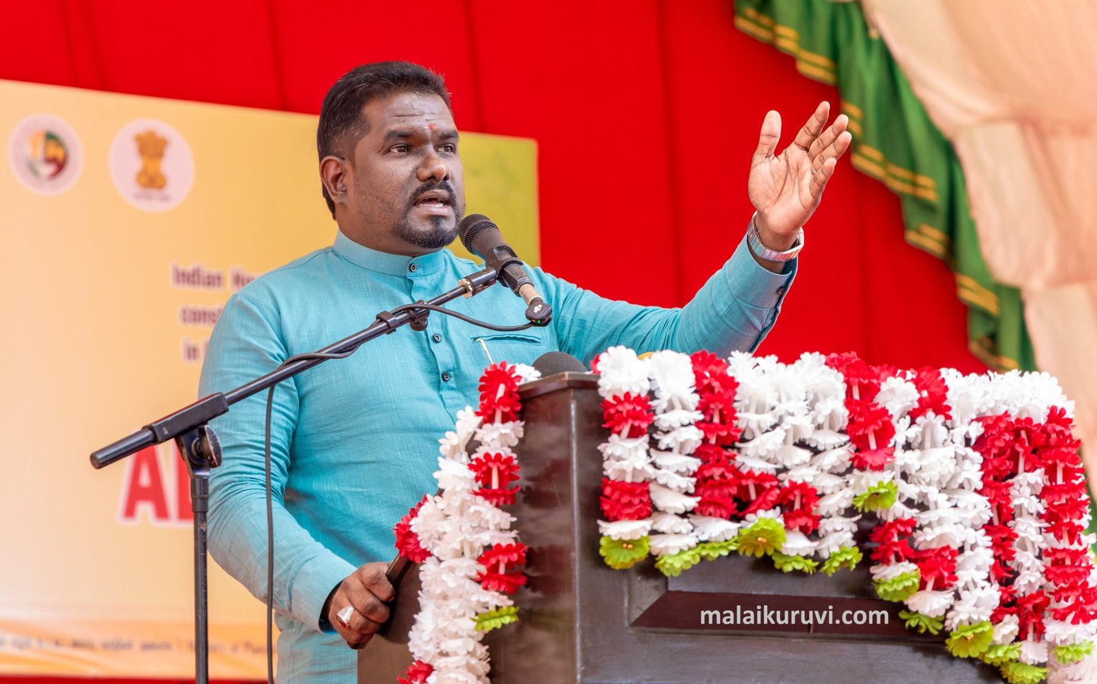 மலையக மக்கள் தியாகிகள். பரம்பரை பரம்ரையாகக் கஸ்டத்தை அனுபவித்து, தோட்டத்தில் பிறந்து, தேயிலைச் செடிகளுக்கு தம்மை உரமாக்கிய அந்த மக்களைப் பார்த்து, இழிவாகப் பேசும் நபர்கள் இனிமேல் சமூக வலைத்தளங்களில் விமர்சிப்பதை நிறுத்திக்கொள்ள வேண்டும்.