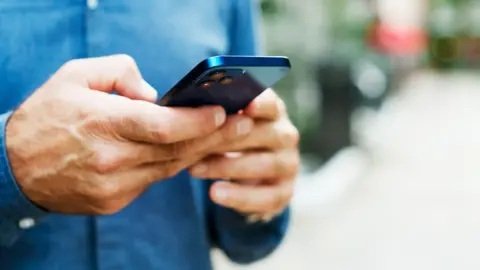 மாணவிக்குத் தகாத வீடியோ காண்பித்த ஆசிரியர் கைது