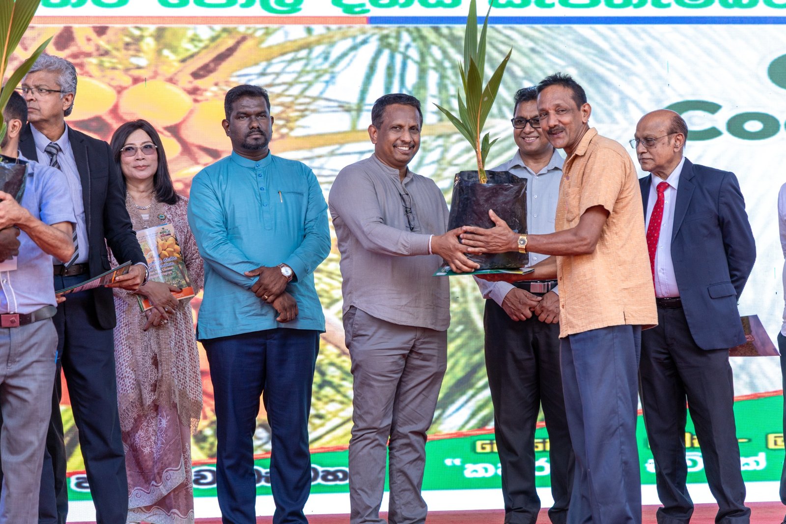 இளநீரால் ஆரோக்கியத்துடன் பொருளாதாரமும் வளரும்