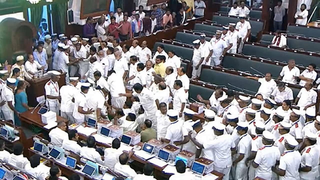 சட்ட சபையிலிருந்து திமுகவினர் குண்டுக்கட்டாக வெளியேற்றம்!