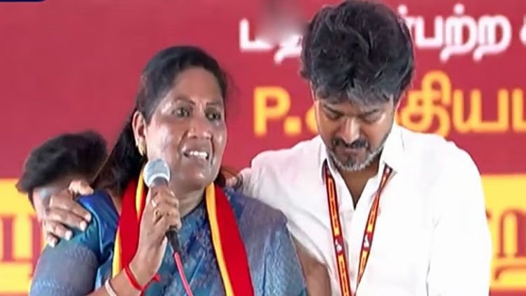 பிரசாரக் கூட்டத்தில் கண்கலங்கிய சத்தியபாமா: முதல் ஆறுதல்