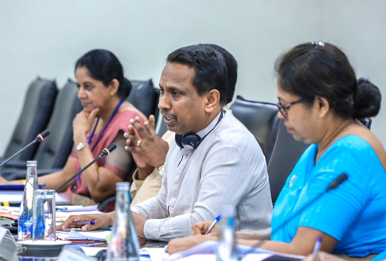 பெருந்தோட்டத்துறை பிரச்சினைகளுக்கு தீர்வு காண்பது குறித்து ஆராய்வு