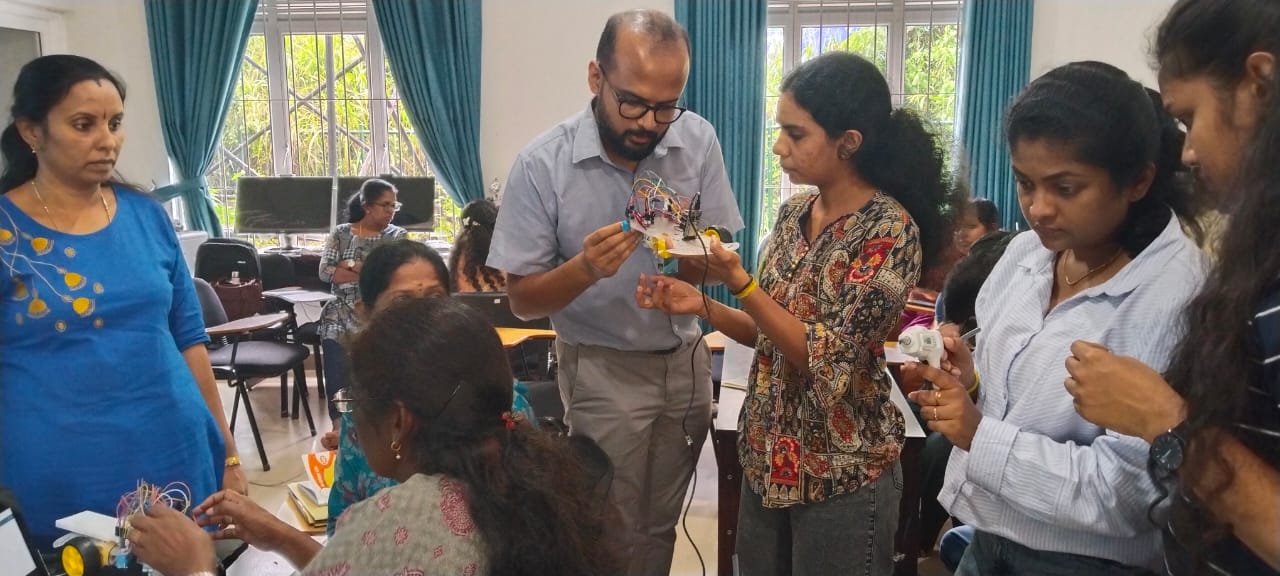 பெருந்தோட்டப் பாடசாலை மாணவர்களின் விஞ்ஞான அறிவை மேம்படுத்தும் திட்டம்
