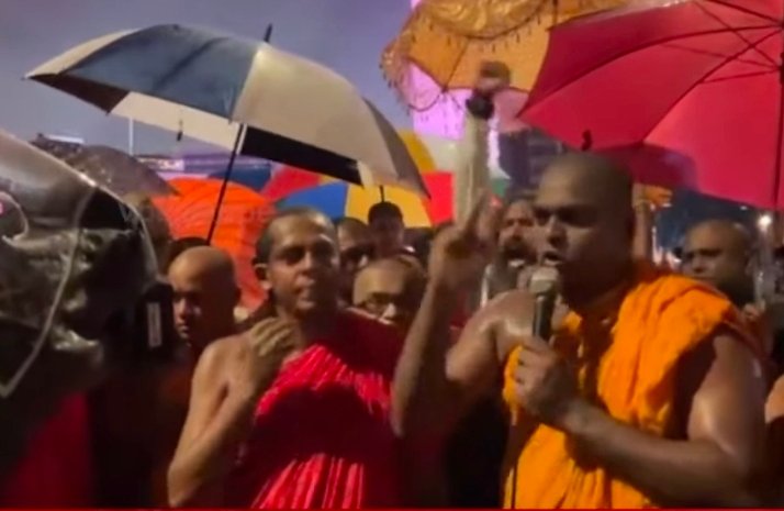 முடிவின்றித் தொடரும் மகா சங்கத்தினரின் போராட்டம்!