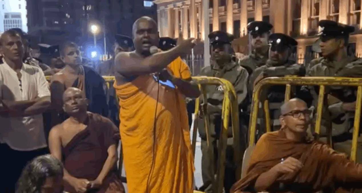 மகா சங்கத்தினருடனான சமரச் பேச்சுகள் தோல்வி : தொடர்கிறது போராட்டம்!
